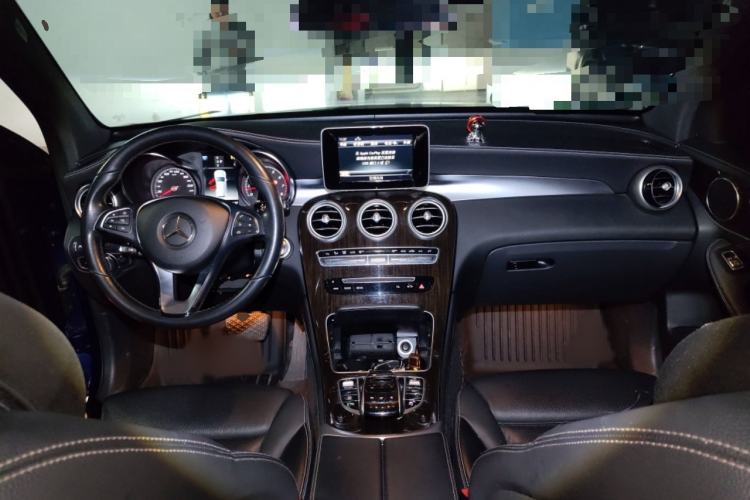 Used Mercedes-Benz GLC 2018 Facelift GLC 260 4MATIC Luxury Edition Interior 2