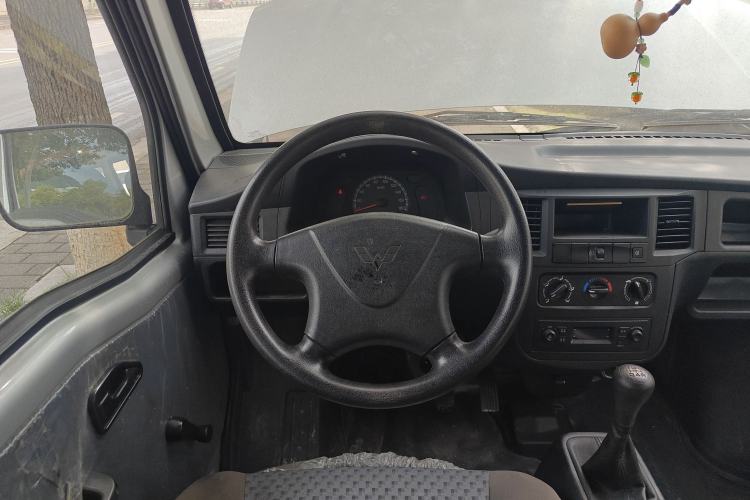 Used Wuling Zhiguang 2023 1.5L Practical Version 5/7 Seats Steering Wheel