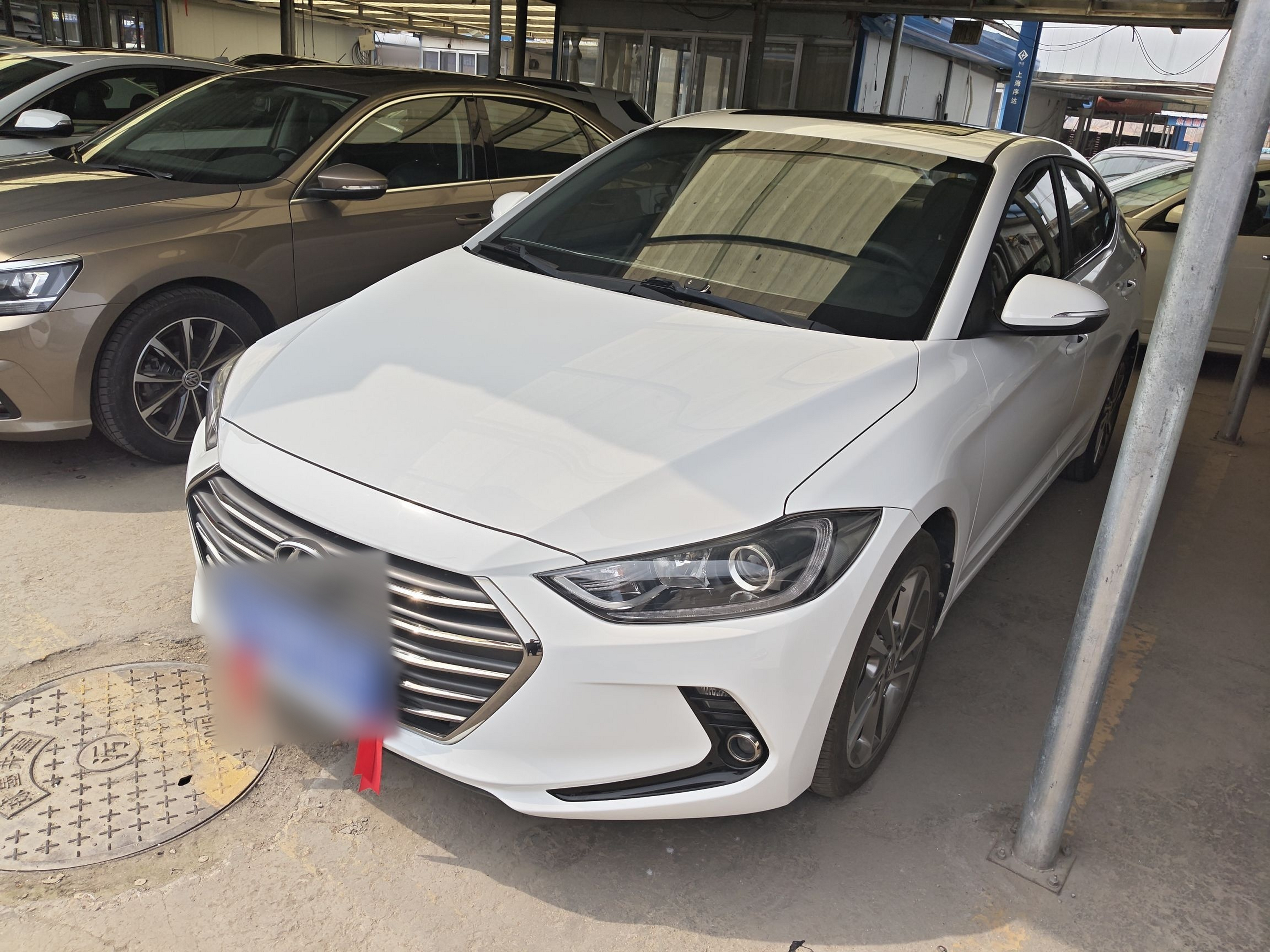 Под передней частью автомобиля