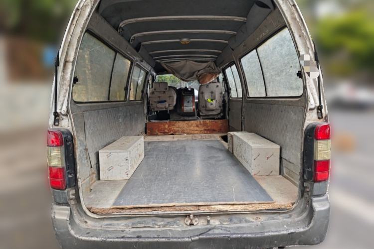 Used King Long Golden Way 2015 2.0L Value-Packed Practical Version 4G21B Trunk