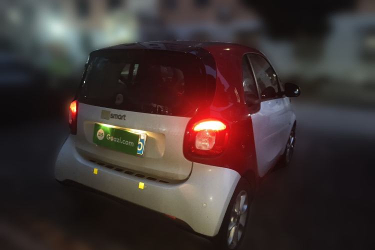 Used smart fortwo 2015 1.0L 52 kW hardtop Dynamic version