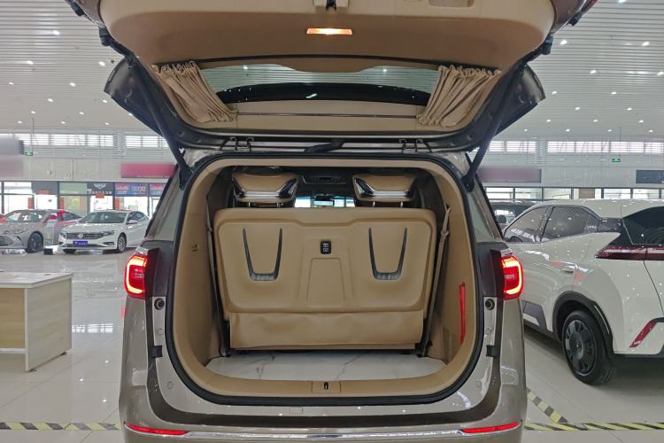 Used Buick GL8 2020 ES Land Cruiser 653T Luxury Model Trunk