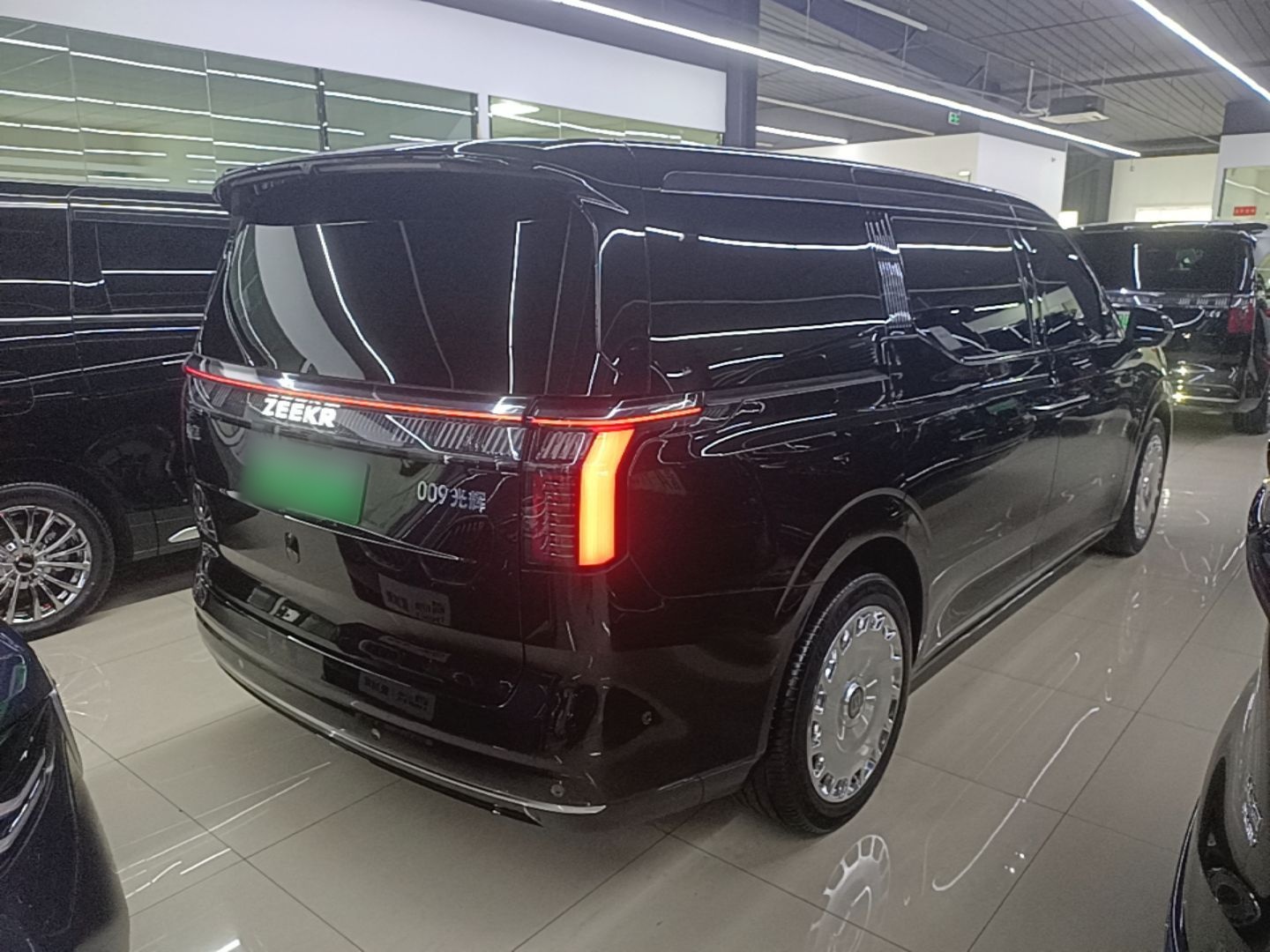 Zeekr 009 2024 GAC Trumpchi — снимка 6