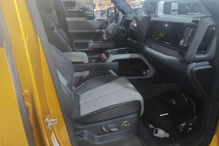 Used Formula Leopard Leopard 5 2023 Navigator Edition