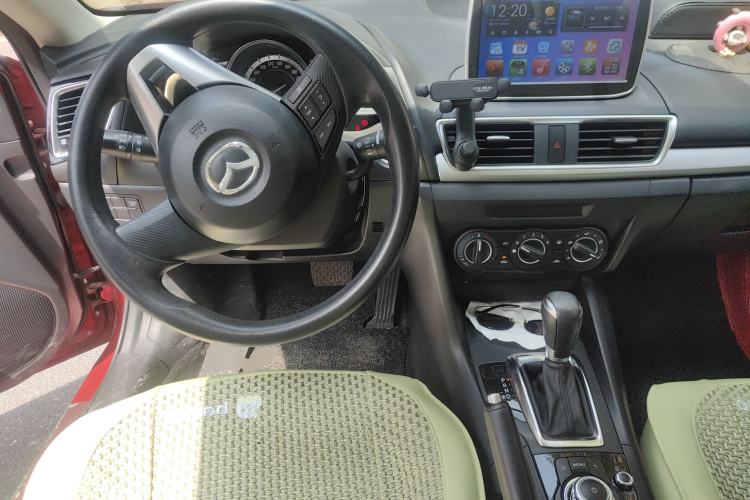 Used Mazda 3 Axela 2016 Sedan 1.5L Automatic Comfort Model