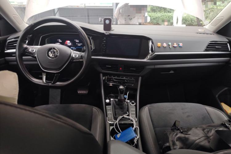 Used Volkswagen Sagitar 2021 280TSI DSG Luxury Smart Connectivity Edition Center Console