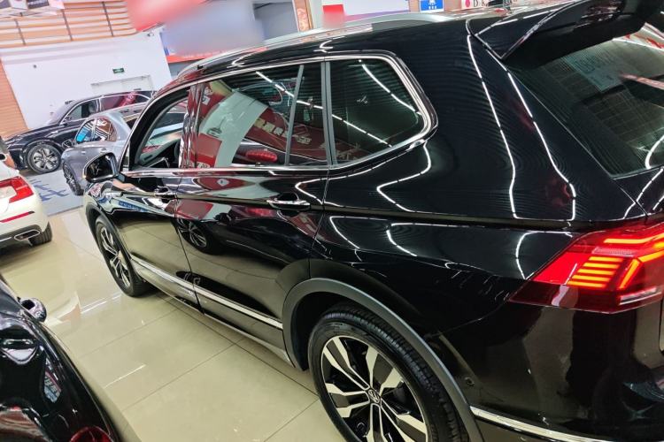 Used Volkswagen Tiguan L 2024 380TSI Automatic All-Wheel Drive R-Line Enhanced 7-Seater