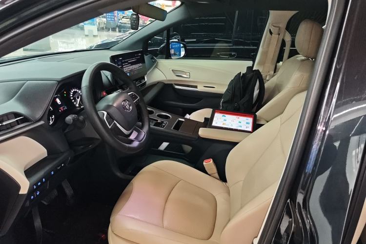 Used Toyota Granvia 2022 2.5L Hybrid Premium Edition