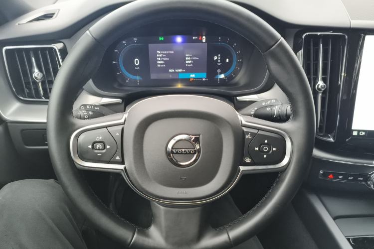 Used Volvo XC60 2025 B5 4x4 Smart Luxury Edition
