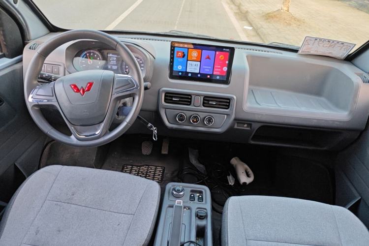 Used Wuling Yangguang 2024 300KM Comfort Version Passenger Van 75kW
