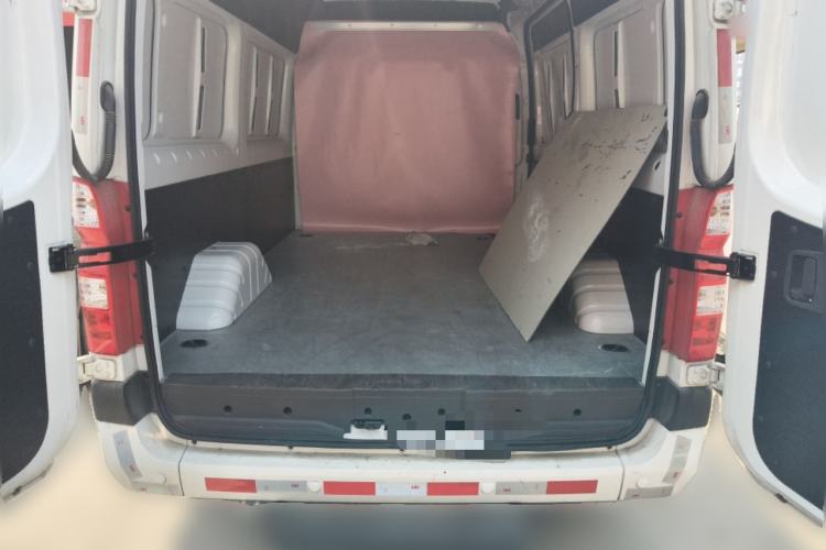 Used Foton Toano 2024 Tuyano Pro Van 2.0T Manual Rear-Drive Long Wheelbase Mid-Roof Design Single Rear Tire 3-Seater