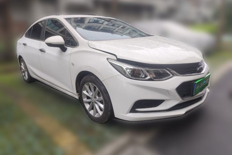 Used Chevrolet Cruze 2017 1.5L Automatic Pioneer Sunroof Edition Front Right 45 Deg