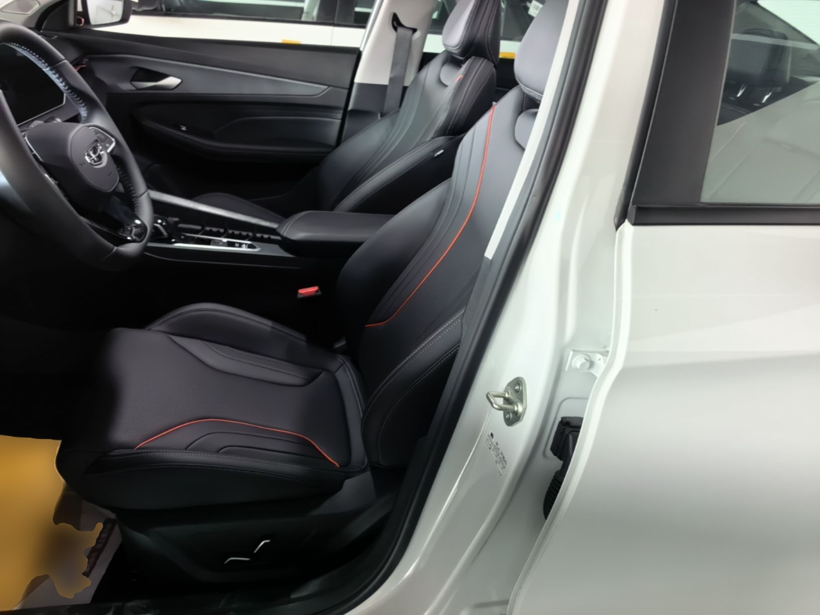 Geely Auto Binray 2024 Binrui COOL 1.5T DCT Longteng Edition — снимка 17