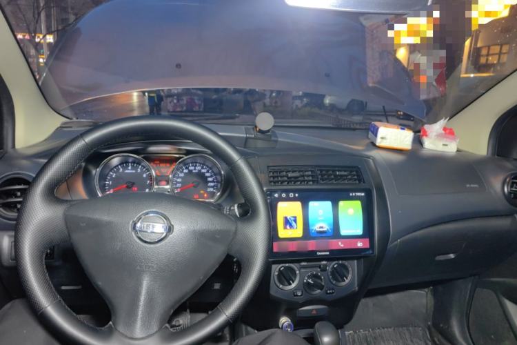 Used Nissan Livina 2013 1.6XE CVT Comfort Edition Center Console