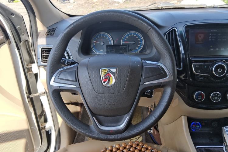 Used Baojun 730 2014 1.5L manual Comfort version 7 seats