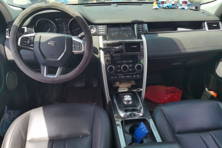 Used Land Rover Discovery Sport 2019 240 PS SE Version China V Standard Center Console