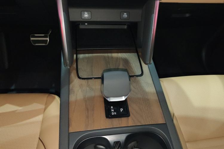 Used Land Rover Discovery Sport 2025 249 PS Performance Tech Edition Interior 6