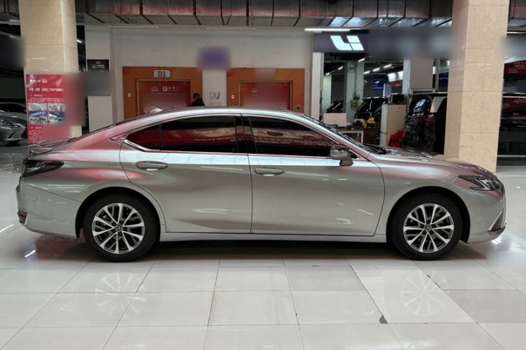 Used Lexus ES 2025 300h Deluxe Edition
