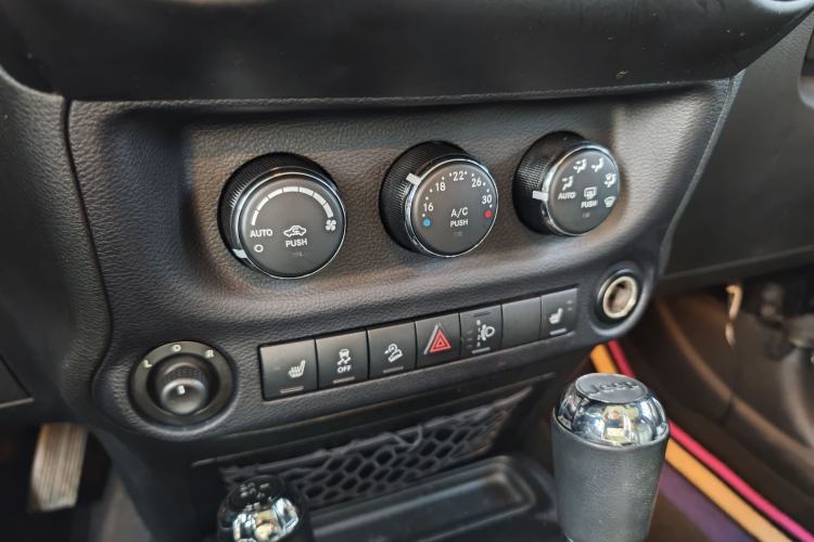 Used Jeep Wrangler 2013 3.6L Rubicon two-door version
