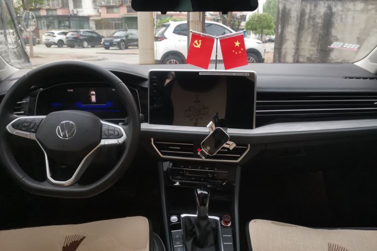 Used Volkswagen Sagitar 2023 280TSI DSG Excellence Plus Edition Center Console