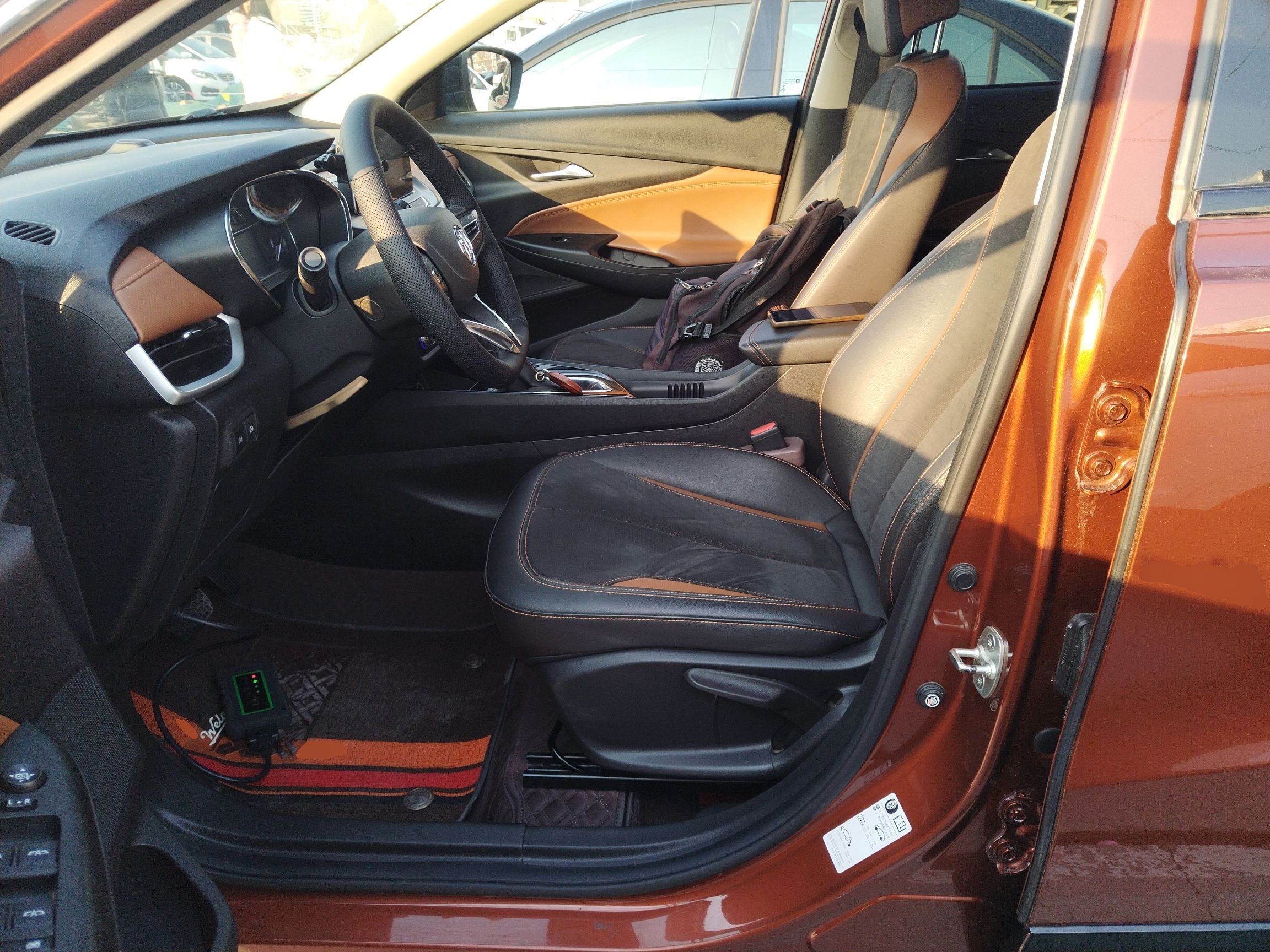 المقاعد الأمامية داخل السيارة