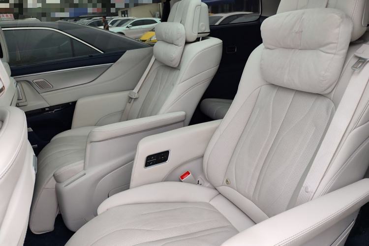 Used Buick GL8 New Energy 2024 Lu Zun Luxury Edition 7-Seater
