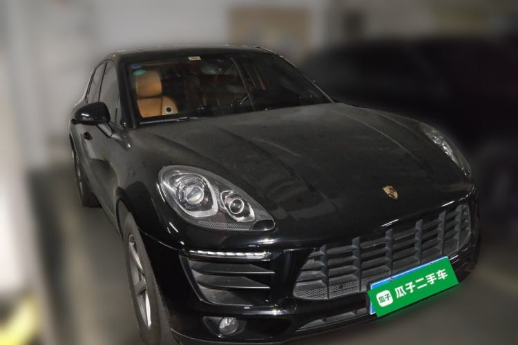 Used Porsche Macan 2017 Macan 2.0T Front Right 45 Deg