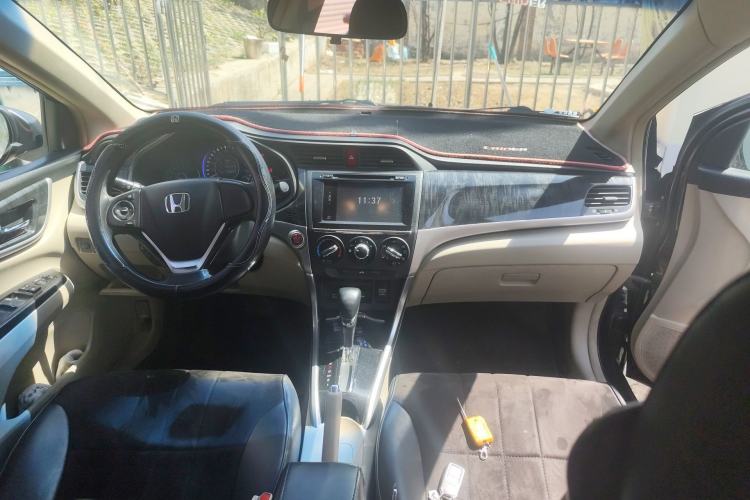 Used Honda Crider 2013 1.8L automatic luxury edition Center Console