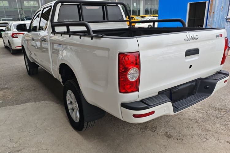 Used JAC Group T6 2022 2.0T Diesel Two-Wheel Drive Engineering Version with Long Wheelbase Exterior 2