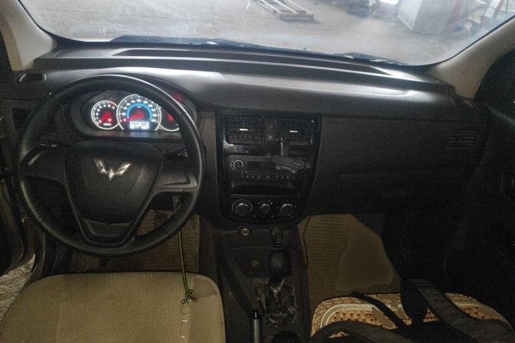 Used Wuling Rongguang V 2016 1.5L Standard Version
