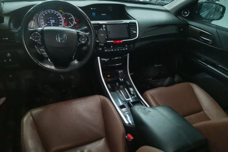 Used Honda Accord 2016 2.4L Luxury Edition Center Console