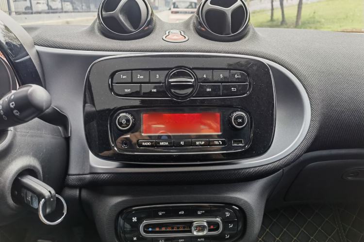 Used smart fortwo 2015 1.0L 52 kW Hardtop Passion Edition Audio And AC Panel
