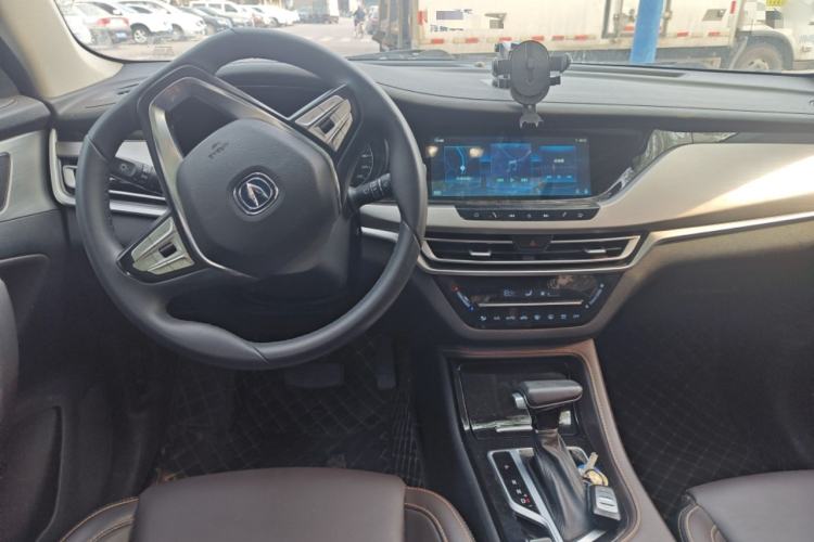 Used CHANGAN CS35PLUS 2018 1.6L Automatic Changlian Edition China V Standard Center Console
