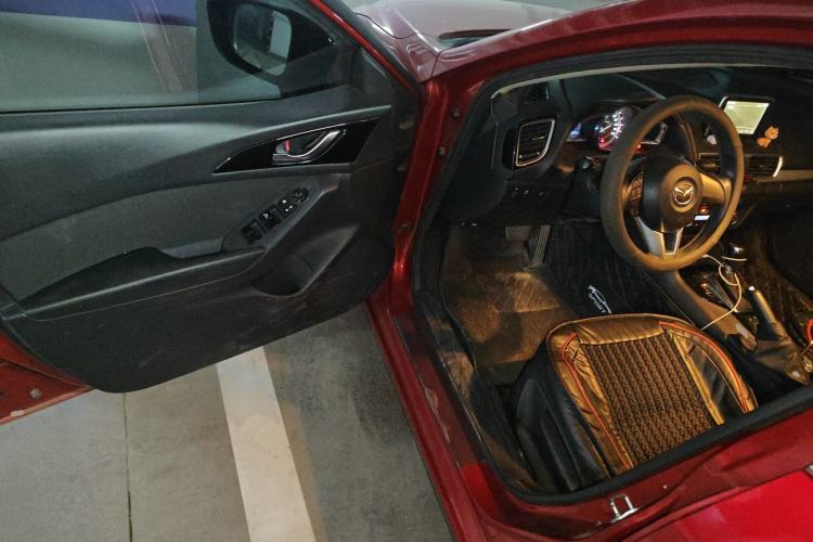 Used Mazda 3 Axela 2014 Sedan 1.5L Automatic Luxury Model
