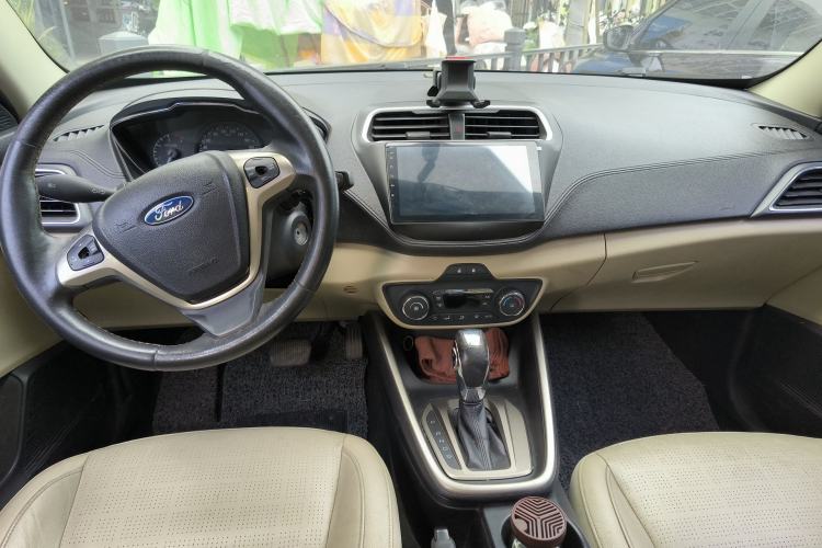 Used Ford Escort 2015 1.5L Automatic Fashion Model Center Console