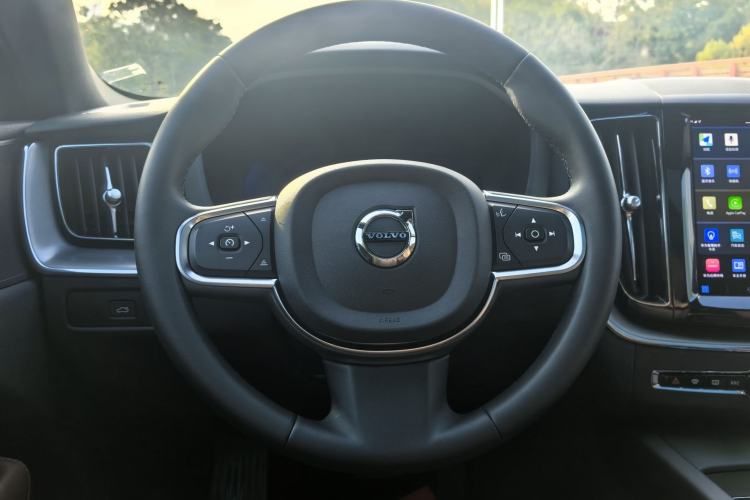 Used Volvo XC60 2023 B5 4x4 Smart Luxury Edition