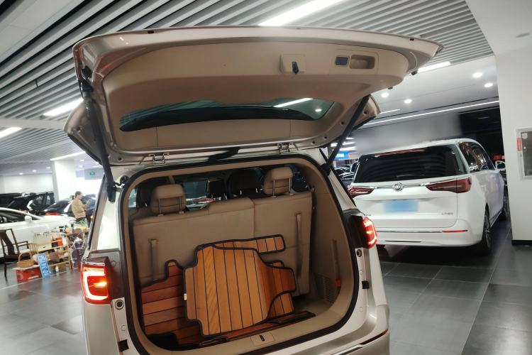 Used Buick GL8 2021 ES Land Cruiser 653T Flagship Model Trunk