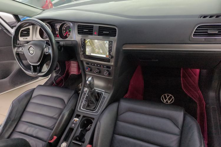 Used Volkswagen Golf 2016 230TSI Automatic Luxury Version
