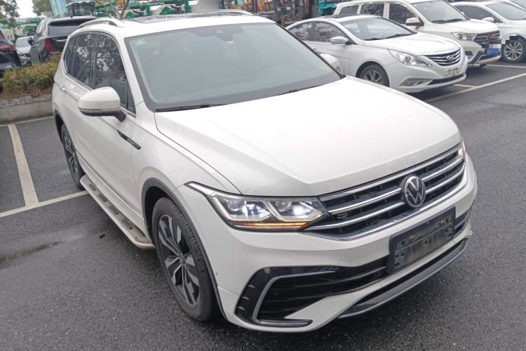 Used Volkswagen Tiguan L 2022 330TSI Automatic Two-Wheel Drive R-Line Flagship Edition Front Right 45 Deg