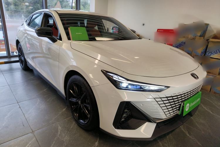 Used Changan UNI-V iDD 2023 ZhiDian iDD 1.5T 113km Smart & Fun Version
