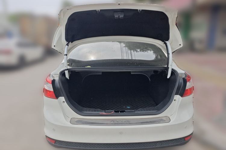 Used Ford Focus 2012 Sedan 1.6L Automatic Fashion Edition
