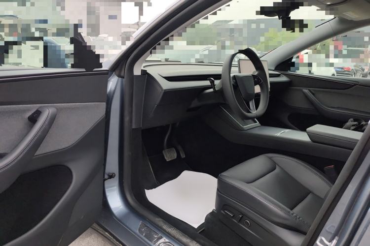 Used Tesla Model Y 2025 Rear-Wheel-Drive Version
