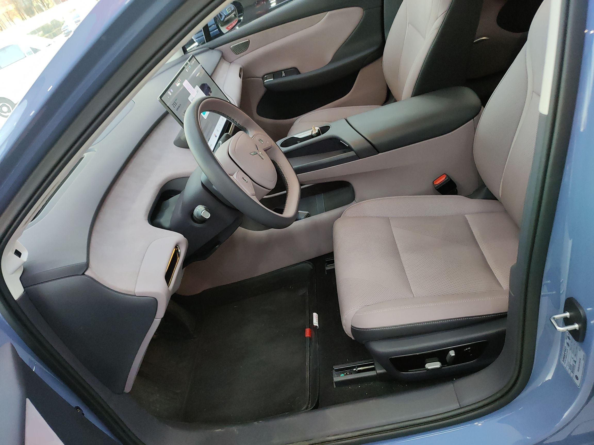 Переднее сиденье в автомобиле