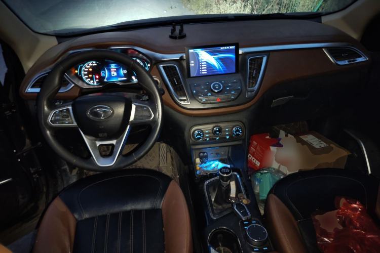 Used Soueast DX7 2015 1.5T Manual Elite Model Center Console