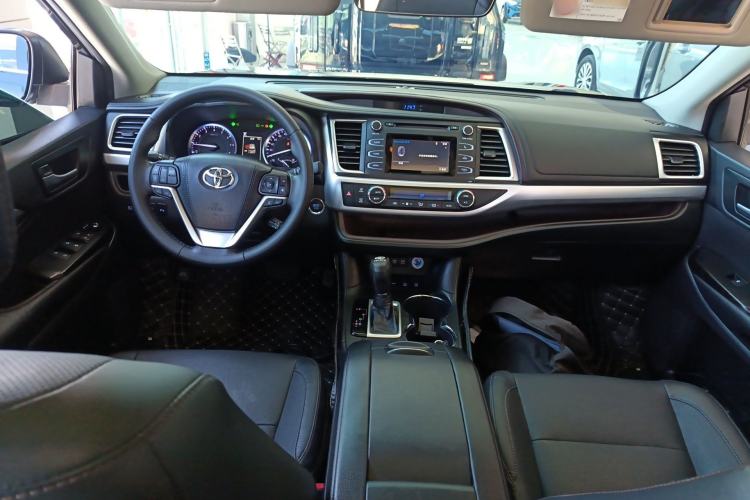 Used Toyota Highlander 2018 2.0T Four-Wheel Drive Luxury Version 7 Seats China VI Standard Center Console
