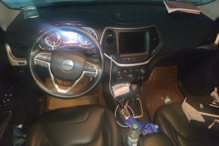 Used Jeep Cherokee 2016 2.0L Superior Edition Center Console