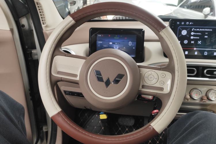 Used Wuling Hongguang MINIEV 2025 Four-Door Version Advanced Edition Steering Wheel
