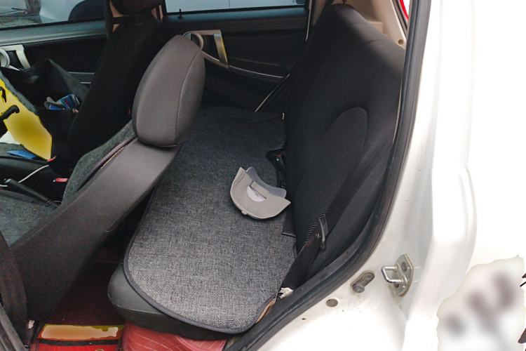 Used JAC Group Yueyue 2012 CROSS 1.0L Comfort Model
