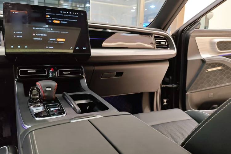 Used GAC Trumpchi GS8 2022 Linghang Series 2.0 TGDI Two-Wheel-Drive Luxury Smart Connectivity Version (7 Seats) Interior 3