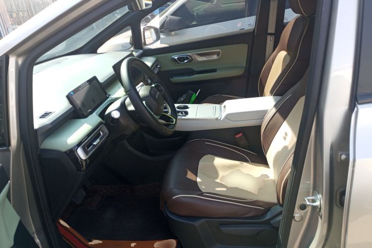 Used AION Y 2022 Plus 80 Enjoy Edition Left Front Seat